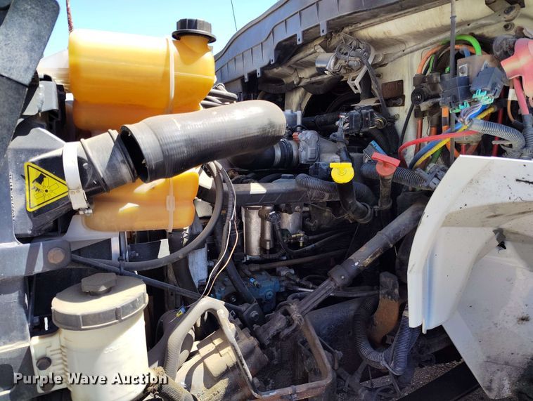 image for item EH0296 2012 International 4400 semi truck