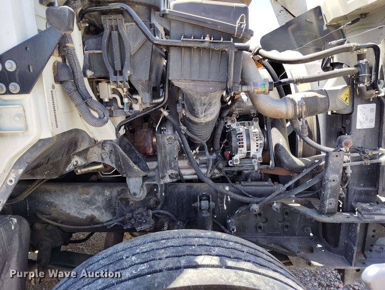 image for item EH0296 2012 International 4400 semi truck