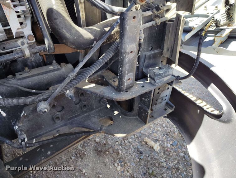 image for item EH0296 2012 International 4400 semi truck