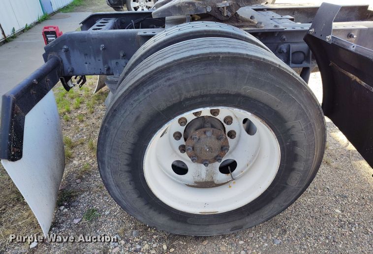 image for item EH0296 2012 International 4400 semi truck