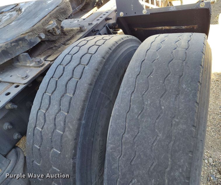 image for item EH0296 2012 International 4400 semi truck