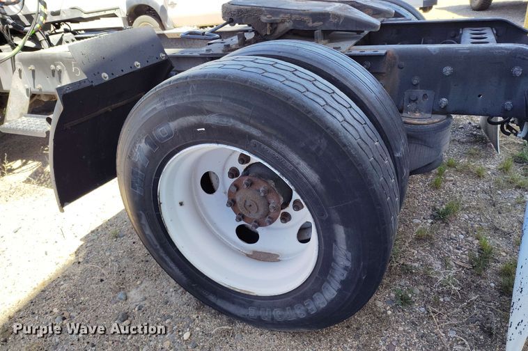 image for item EH0296 2012 International 4400 semi truck