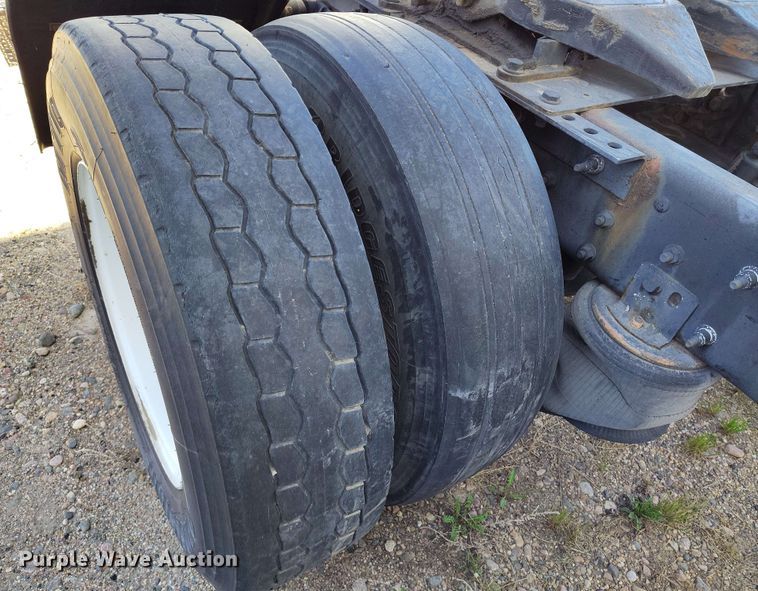 image for item EH0296 2012 International 4400 semi truck