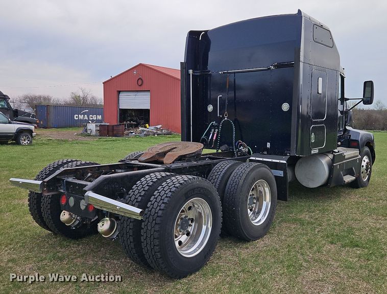 image for item EI8943 2004 Kenworth T600 semi truck