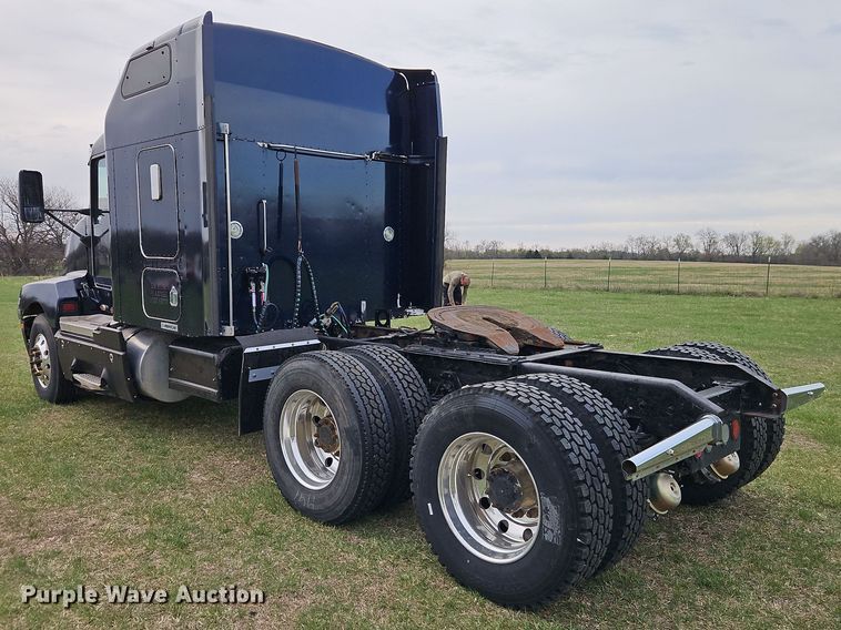 image for item EI8943 2004 Kenworth T600 semi truck