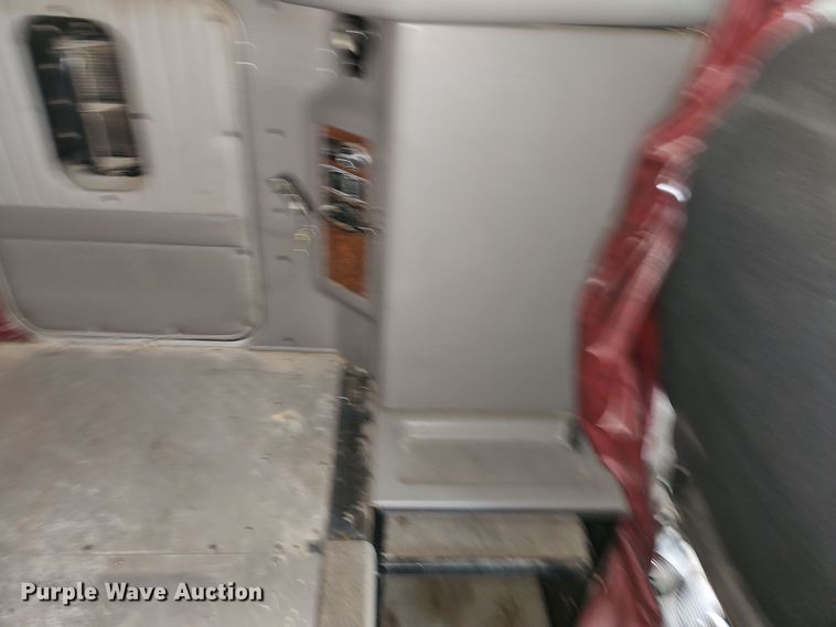 image for item EI8943 2004 Kenworth T600 semi truck