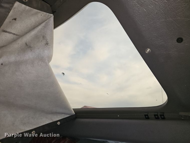 image for item EI8943 2004 Kenworth T600 semi truck