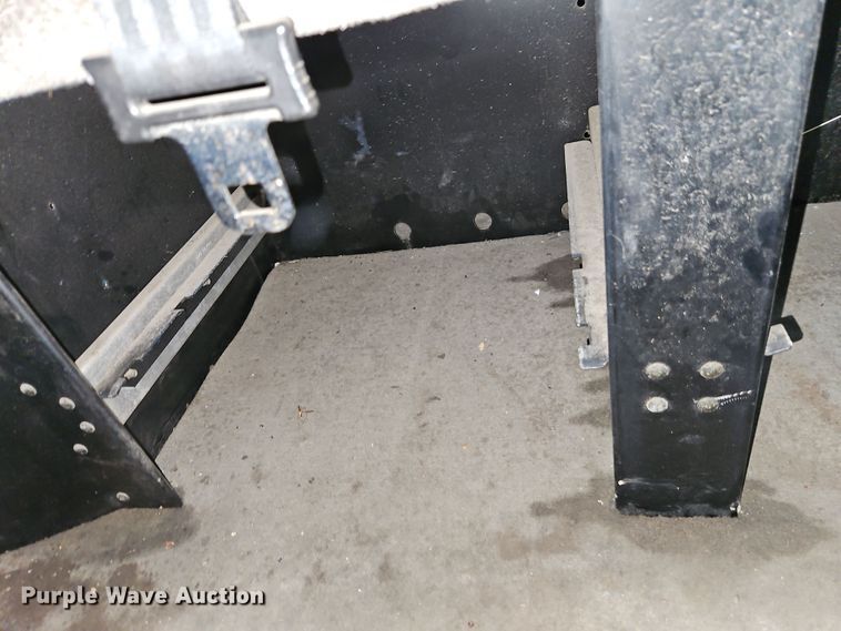 image for item EI8943 2004 Kenworth T600 semi truck