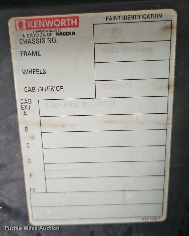 image for item EI8943 2004 Kenworth T600 semi truck