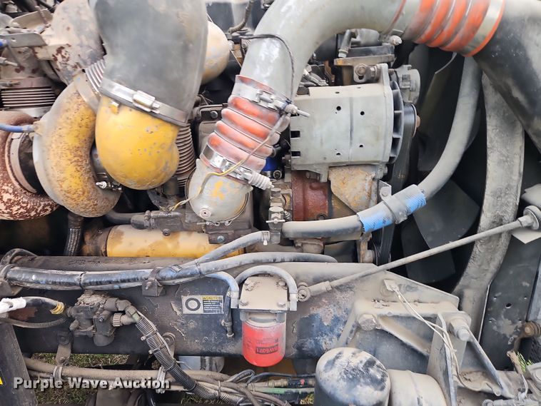 image for item EI8943 2004 Kenworth T600 semi truck