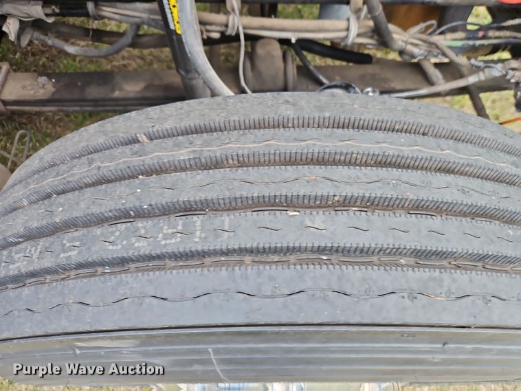 image for item EI8943 2004 Kenworth T600 semi truck