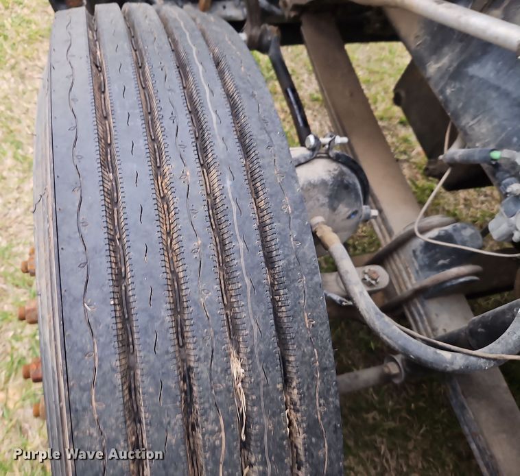 image for item EI8943 2004 Kenworth T600 semi truck