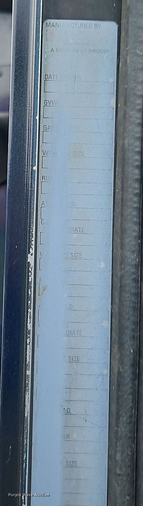 image for item EI8943 2004 Kenworth T600 semi truck