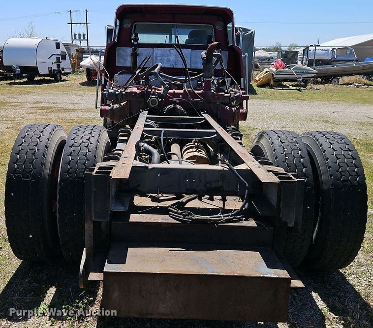 image for item EI8958 1980 Ford 8000 Custom Cab truck cab and chassis