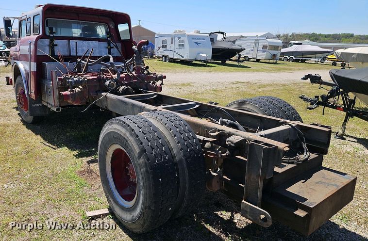 image for item EI8958 1980 Ford 8000 Custom Cab truck cab and chassis