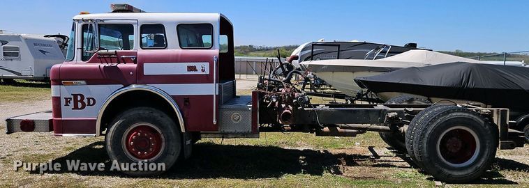 image for item EI8958 1980 Ford 8000 Custom Cab truck cab and chassis