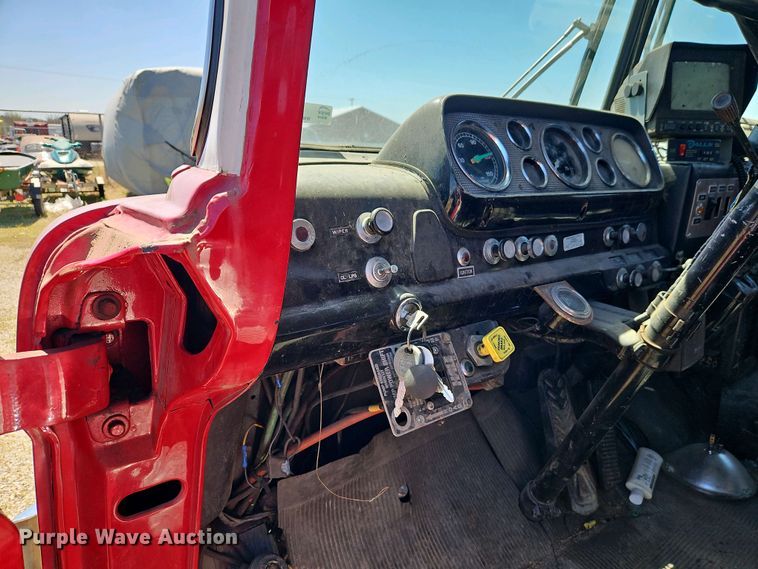 image for item EI8958 1980 Ford 8000 Custom Cab truck cab and chassis