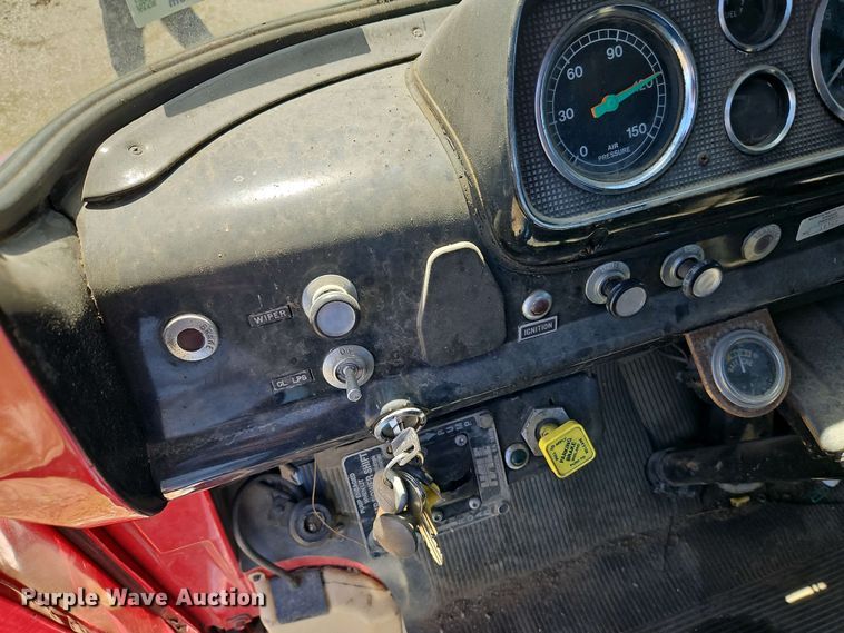 image for item EI8958 1980 Ford 8000 Custom Cab truck cab and chassis