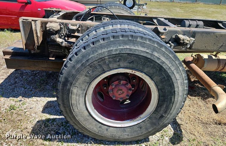 image for item EI8958 1980 Ford 8000 Custom Cab truck cab and chassis