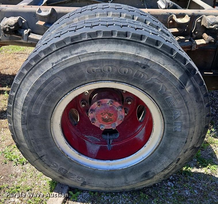 image for item EI8958 1980 Ford 8000 Custom Cab truck cab and chassis