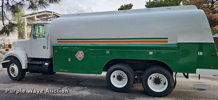 image for item EI8980 1987 Volvo White fuel truck