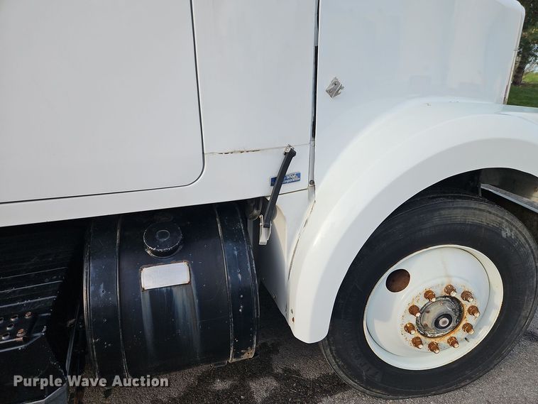 image for item EI8980 1987 Volvo White fuel truck