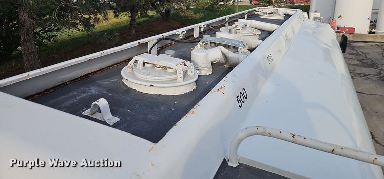 image for item EI8980 1987 Volvo White fuel truck