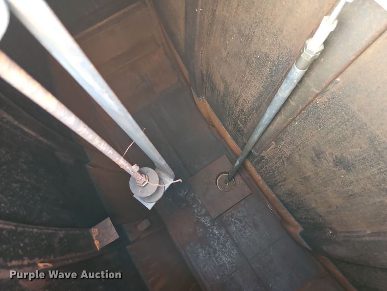 image for item EI8980 1987 Volvo White fuel truck