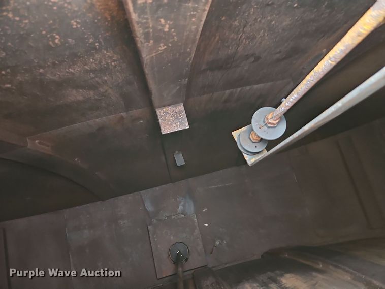 image for item EI8980 1987 Volvo White fuel truck