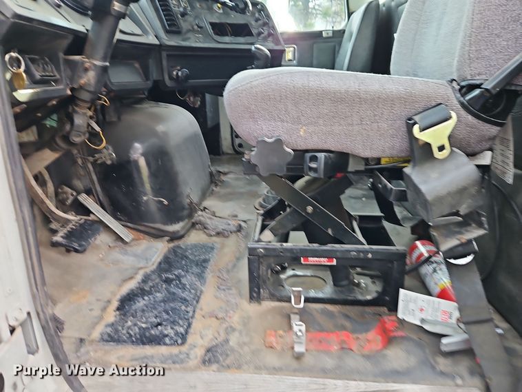 image for item EI8980 1987 Volvo White fuel truck