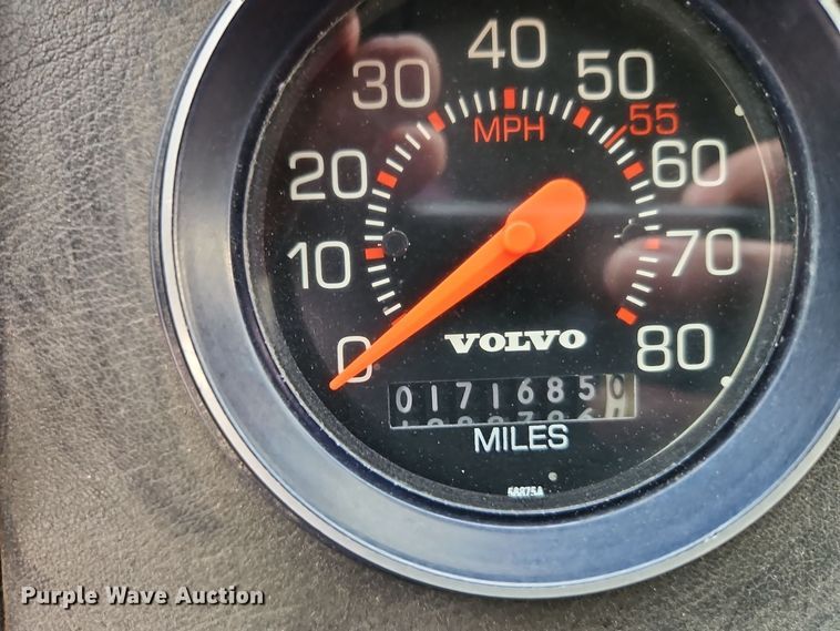 image for item EI8980 1987 Volvo White fuel truck