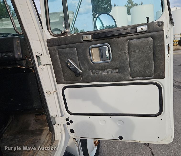 image for item EI8980 1987 Volvo White fuel truck