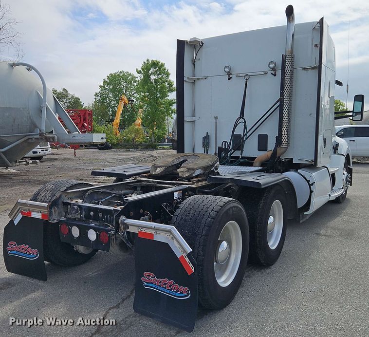 image for item EJ0007 2016 Kenworth T680 semi truck