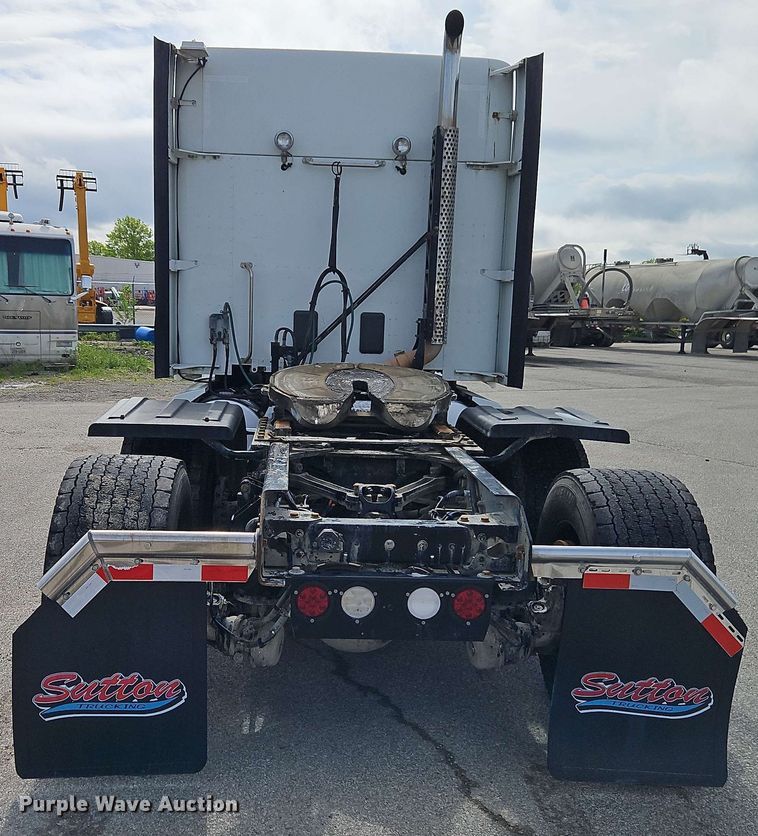 image for item EJ0007 2016 Kenworth T680 semi truck