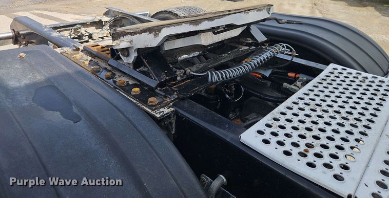 image for item EJ0007 2016 Kenworth T680 semi truck