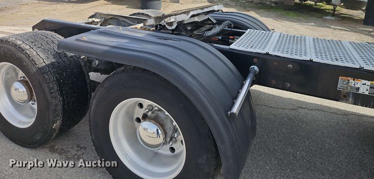 image for item EJ0007 2016 Kenworth T680 semi truck