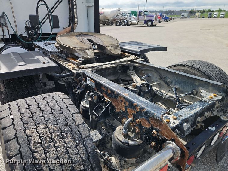 image for item EJ0007 2016 Kenworth T680 semi truck