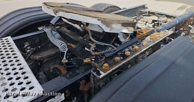 image for item EJ0007 2016 Kenworth T680 semi truck