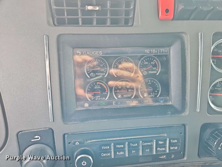 image for item EJ0007 2016 Kenworth T680 semi truck