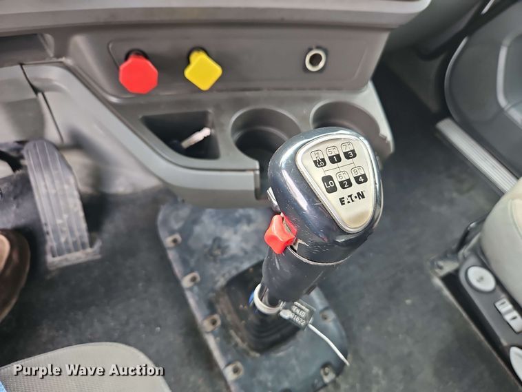 image for item EJ0007 2016 Kenworth T680 semi truck