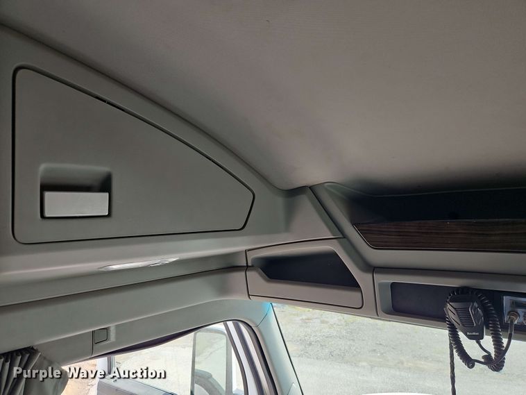 image for item EJ0007 2016 Kenworth T680 semi truck