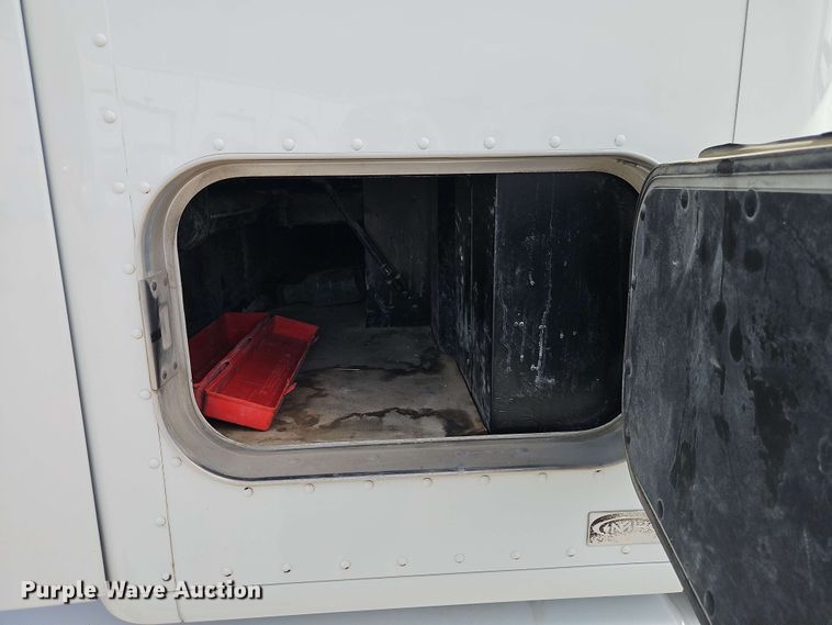 image for item EJ0007 2016 Kenworth T680 semi truck