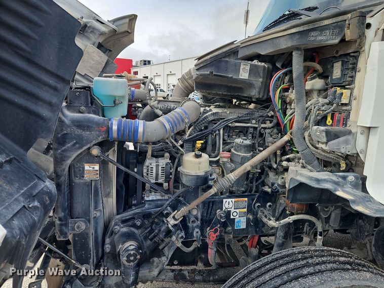 image for item EJ0007 2016 Kenworth T680 semi truck