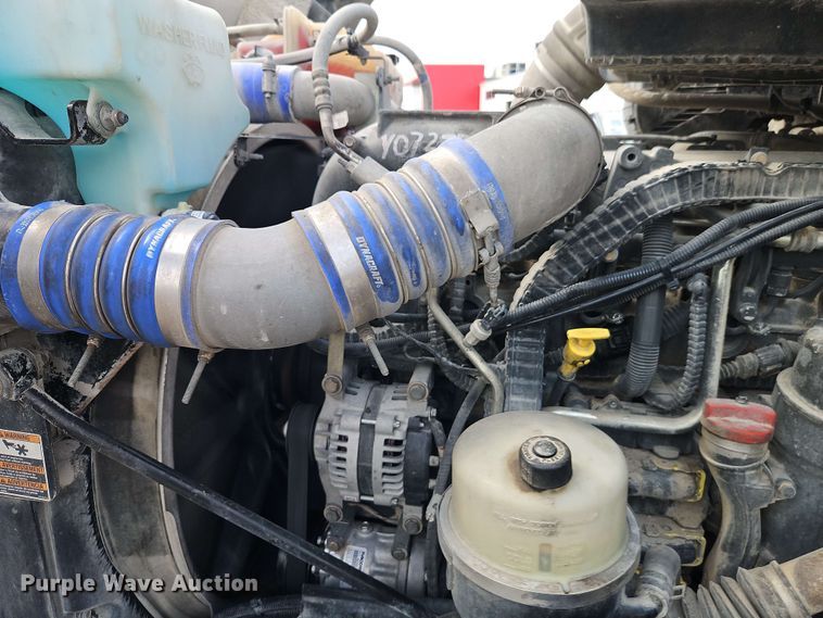 image for item EJ0007 2016 Kenworth T680 semi truck