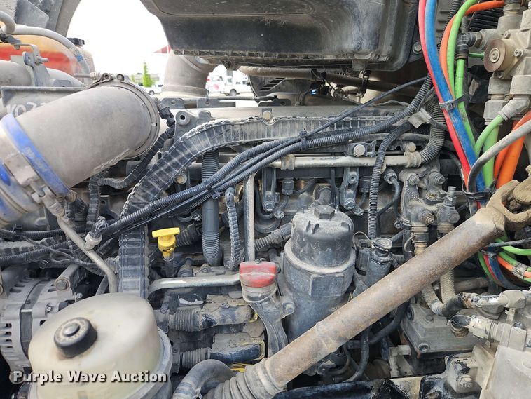 image for item EJ0007 2016 Kenworth T680 semi truck