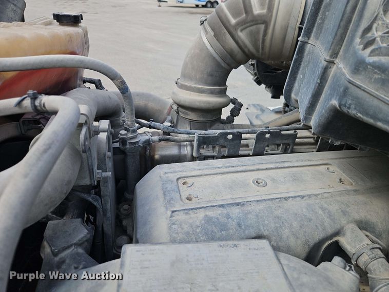 image for item EJ0007 2016 Kenworth T680 semi truck