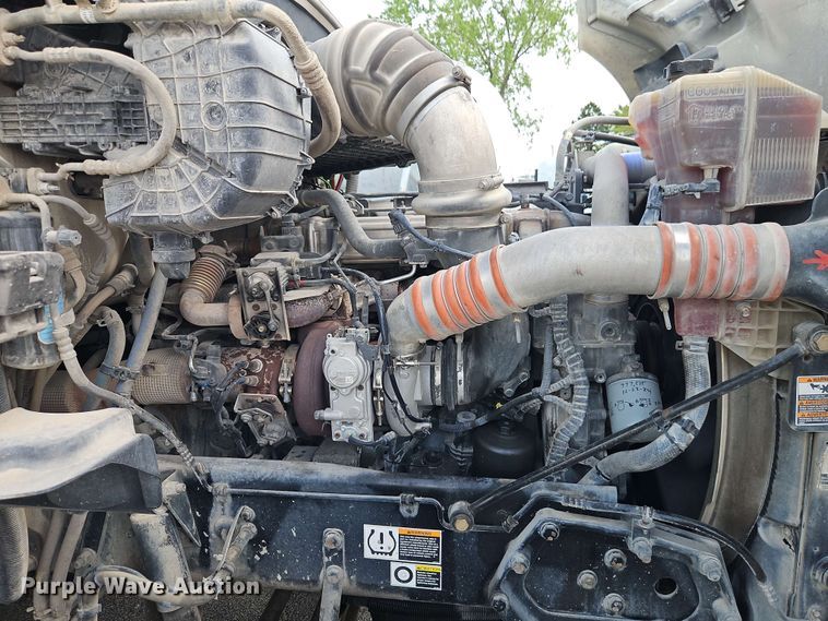 image for item EJ0007 2016 Kenworth T680 semi truck