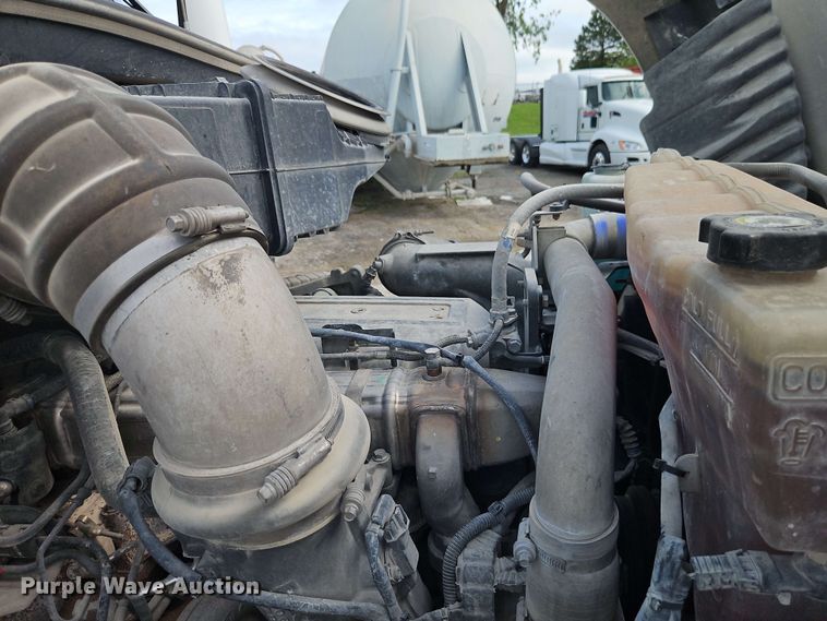 image for item EJ0007 2016 Kenworth T680 semi truck