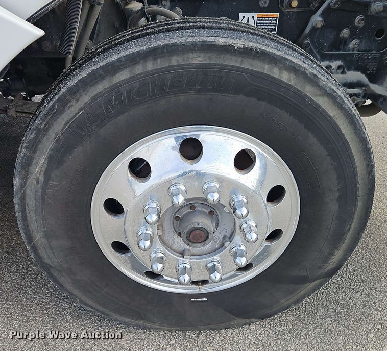 image for item EJ0007 2016 Kenworth T680 semi truck