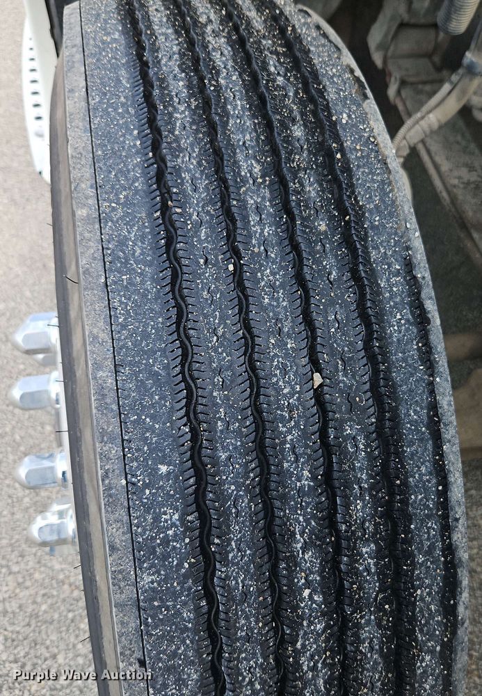 image for item EJ0007 2016 Kenworth T680 semi truck